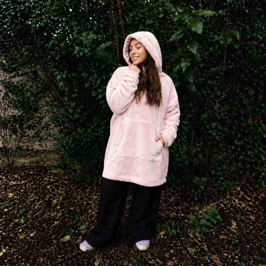 Dile adiós al frío este invierno con CozyCloud™Polerón Oversize Sherpa de Máximo Abrigo y Comodidad.